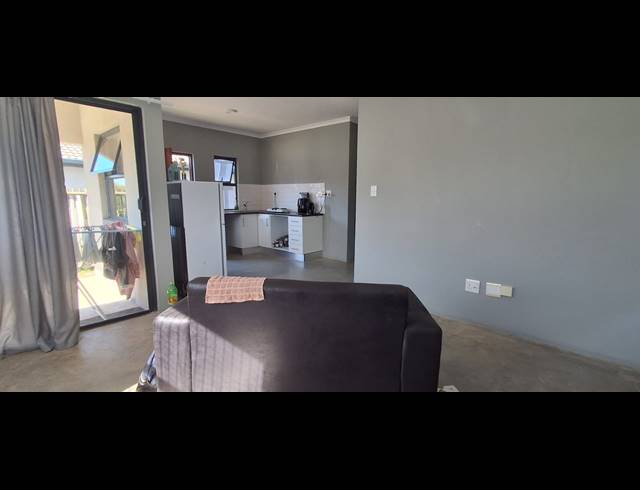 3 BEDROOM FREESTANDING FOR SALE IN PALM VIEW ESTATE